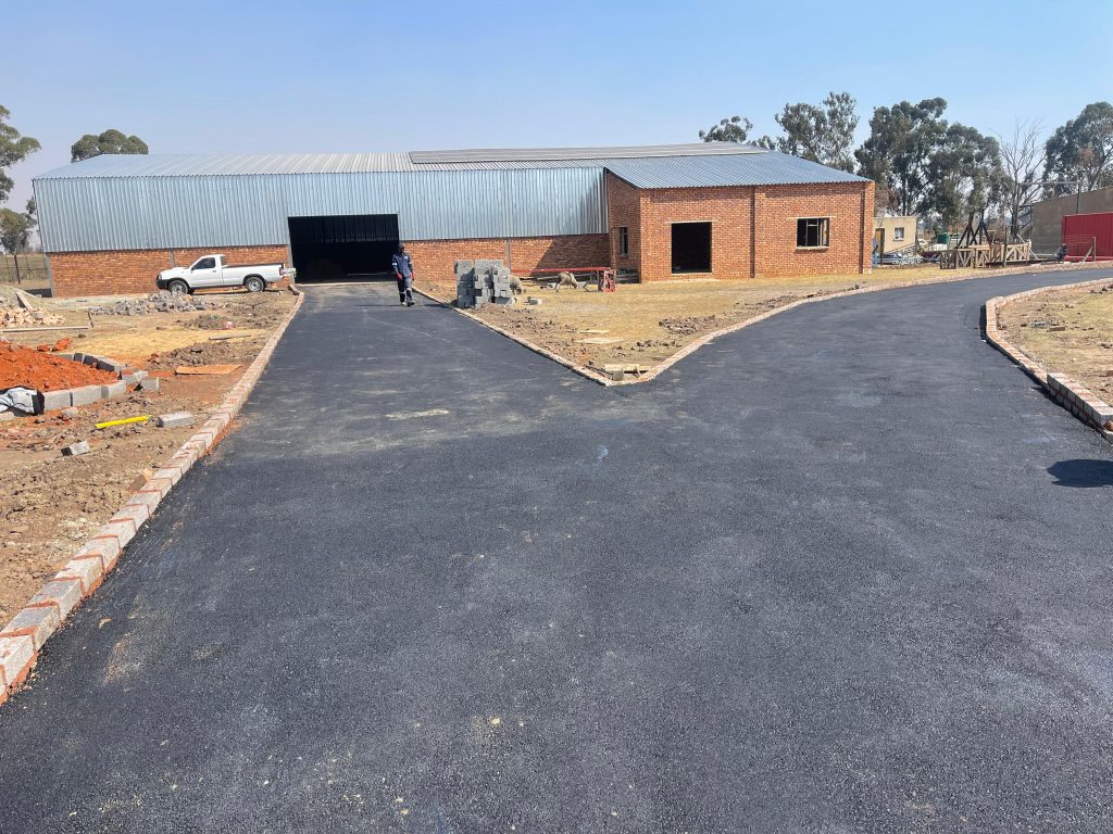 tar driveway construction